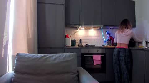 Tati and Lola online show from October 17, 2025, 9:12 am