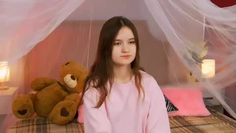 Snapshot of strawbunnybite chatting on June 3, 2026, 3:06 pm Bunny online show from June 3, 2026, 3:06 pm