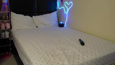 QUEEN online show from December 9, 2024, 4:56 am