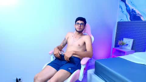 Snapshot of stron_dominant chatting on June 9, 2026, 12:50 pm Javier online show from June 9, 2026, 12:50 pm