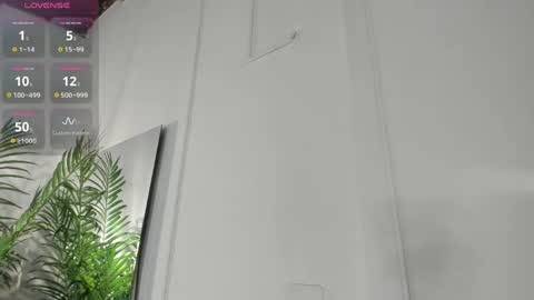 Snapshot of strong_girl_ chatting on April 9, 2026, 11:04 am Alexa online show from April 9, 2026, 11:04 am