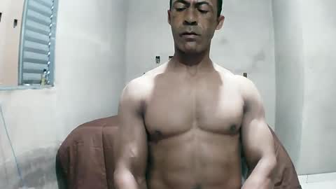 Snapshot of strongdaddyfantastic chatting on June 29, 2026, 1:33 pm strongdaddyfantastic online show from June 29, 2026, 1:33 pm