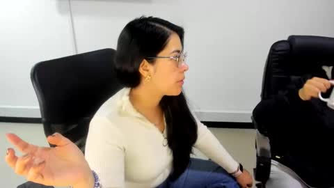 studcb_ online show from December 19, 2025, 1:07 pm