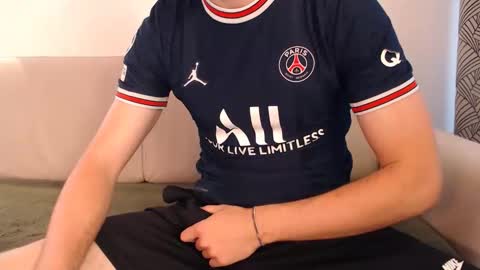Snapshot of studfromparis chatting on June 2, 2026, 12:29 pm Stud From Paris online show from June 2, 2026, 12:29 pm