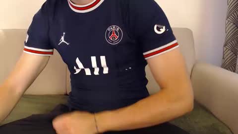 Snapshot of studfromparis chatting on June 8, 2026, 1:00 pm Stud From Paris online show from June 8, 2026, 1:00 pm