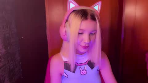 stuffy_ri online show from December 2, 2024, 8:44 pm