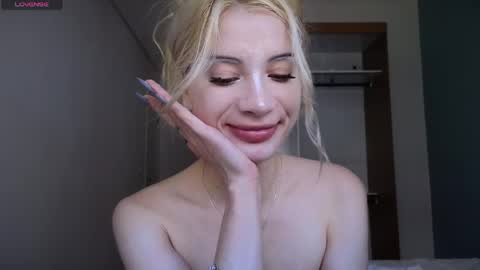 Snapshot of stuirt chatting on March 29, 2026, 5:24 pm Sofa online show from March 29, 2026, 5:24 pm