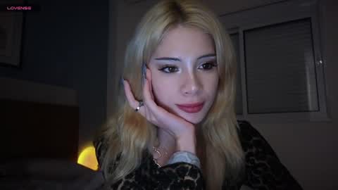 Snapshot of stuirt chatting on April 2, 2026, 9:34 pm Sofa online show from April 2, 2026, 9:34 pm