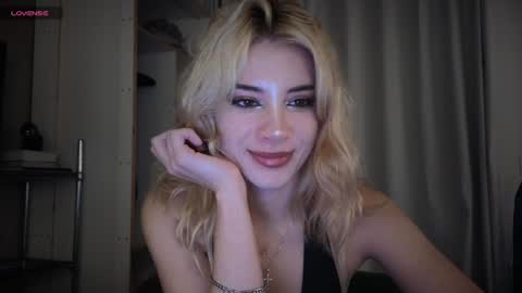Snapshot of stuirt chatting on April 11, 2026, 8:57 pm Sofa online show from April 11, 2026, 8:57 pm