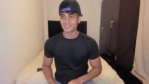stylish men online show from October 3, 2025, 6:16 pm