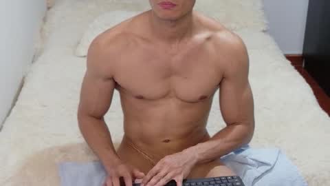 stylish men online show from October 16, 2025, 7:04 pm