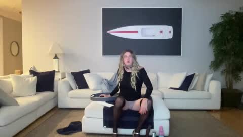 Snapshot of submiss14 chatting on November 11, 2025, 7:19 am Sissy Isabella online show from November 11, 2025, 7:19 am