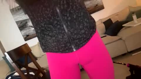 Snapshot of submiss14 chatting on December 17, 2025, 7:25 am Sissy Isabella online show from December 17, 2025, 7:25 am