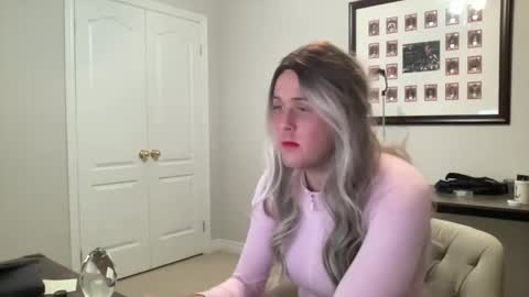 Snapshot of submiss14 chatting on May 17, 2026, 6:44 am Sissy Isabella online show from May 17, 2026, 6:44 am