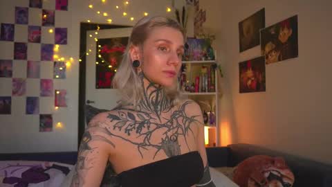 succubus_66 online show from February 23, 2025, 1:10 pm