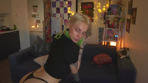 succubus_66 online show from March 9, 2025, 2:32 pm