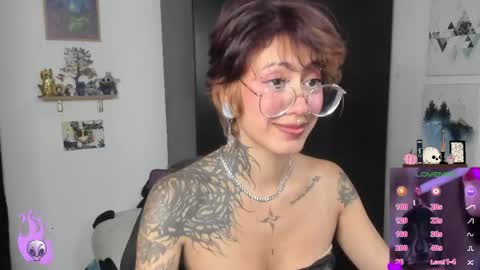 Snapshot of succubus_girl_ chatting on April 10, 2026, 12:27 am Alexy online show from April 10, 2026, 12:27 am