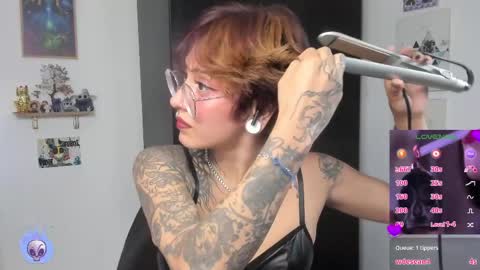 Snapshot of succubus_girl_ chatting on April 25, 2026, 3:20 pm Alexy online show from April 25, 2026, 3:20 pm