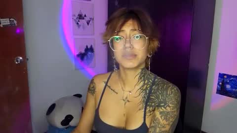 Snapshot of succubus_girl_ chatting on June 1, 2026, 3:58 pm Alexy online show from June 1, 2026, 3:58 pm