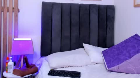 Luna  online show from October 17, 2025, 8:22 pm