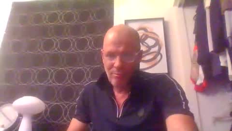 SUCKITU812 online show from December 21, 2025, 8:32 am