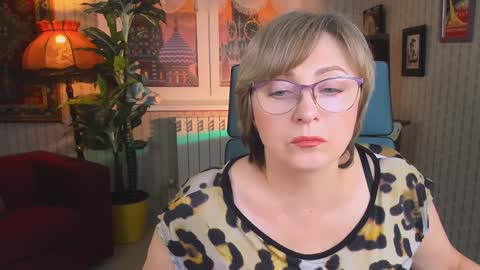 Vivien online show from February 5, 2025, 9:04 am