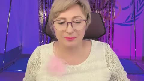 Vivien online show from February 19, 2025, 12:11 pm