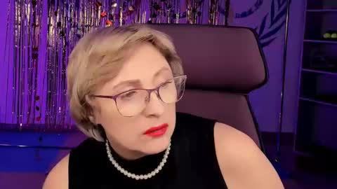 Vivien online show from February 22, 2025, 6:19 pm