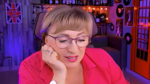 Vivien online show from October 8, 2025, 1:31 pm