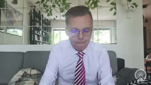 Snapshot of suit_elegant chatting on July 18, 2026, 9:35 am Suit tie horny online show from July 18, 2026, 9:35 am