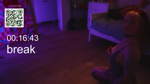 Lika ginger  Jessy blond   online show from September 28, 2025, 7:03 am