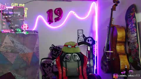 Snapshot of sukichan_ chatting on September 8, 2025, 3:22 pm Sukylee online show from September 8, 2025, 3:22 pm