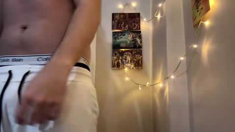 Snapshot of sullyniko chatting on October 22, 2025, 9:14 pm Niko online show from October 22, 2025, 9:14 pm