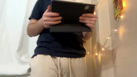 Snapshot of sullyniko chatting on October 28, 2025, 9:17 pm Niko online show from October 28, 2025, 9:17 pm