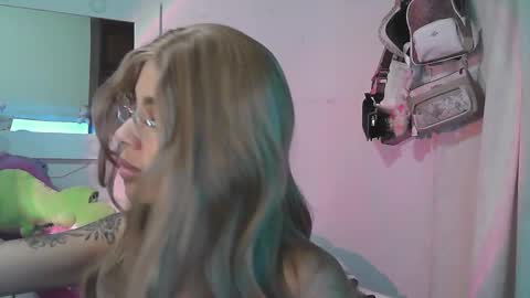 Snapshot of summer_09 chatting on December 20, 2025, 3:35 am summer 09 online show from December 20, 2025, 3:35 am