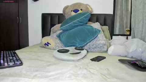 Snapshot of summer_romance chatting on April 26, 2026, 8:06 pm Andres-tattoos Derek Hairy online show from April 26, 2026, 8:06 pm