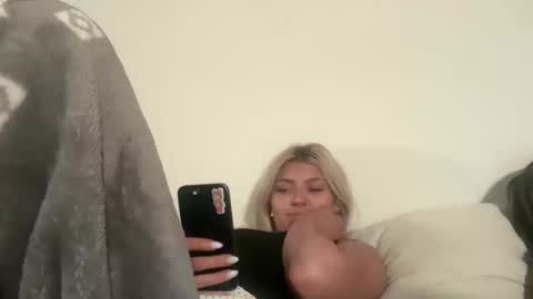 summerclarke2 online show from September 23, 2025, 5:27 pm