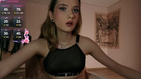 Snapshot of summerhazee chatting on April 5, 2026, 6:49 pm summerhazee online show from April 5, 2026, 6:49 pm