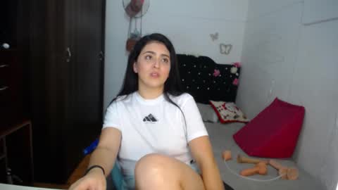 Snapshot of summmercarter chatting on December 19, 2025, 1:56 am summer online show from December 19, 2025, 1:56 am