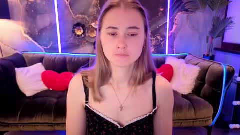 Snapshot of sun_kitty_ chatting on September 27, 2025, 7:13 am Alisa online show from September 27, 2025, 7:13 am