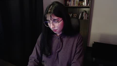 Snapshot of sunflower_uwu chatting on June 5, 2026, 2:07 am violetta online show from June 5, 2026, 2:07 am