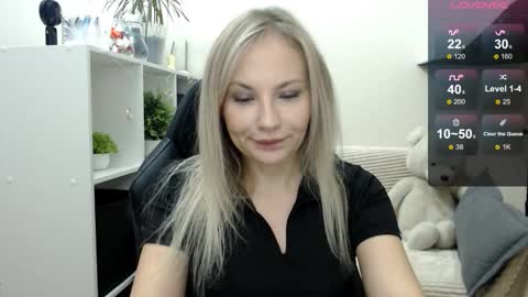 Naomi online show from November 3, 2025, 3:19 am