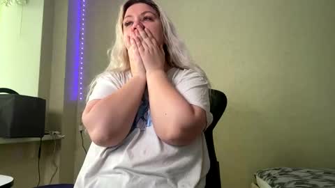 Snapshot of sunny_mood chatting on January 9, 2025, 9:59 am sunny mood online show from January 9, 2025, 9:59 am