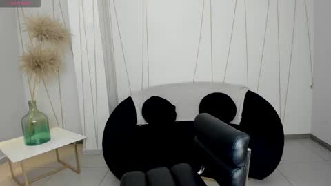 Sunny Rivers online show from February 3, 2026, 6:02 pm