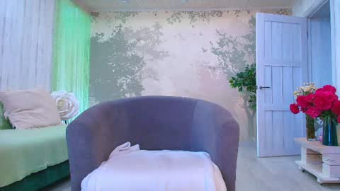 Eva  online show from June 15, 2026, 4:04 am