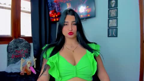 Andrea Rodriguez online show from October 22, 2025, 6:51 pm