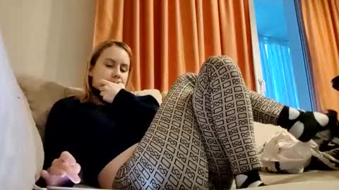 Snapshot of supereasyx chatting on January 18, 2025, 12:04 pm Annie online show from January 18, 2025, 12:04 pm