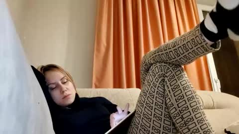 Snapshot of supereasyx chatting on January 18, 2025, 3:05 pm Annie online show from January 18, 2025, 3:05 pm