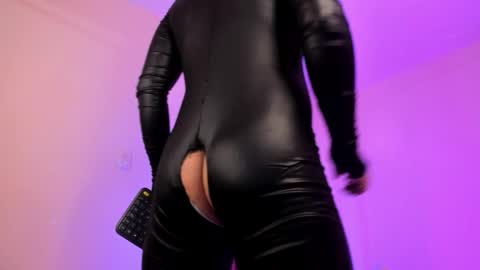 llllSupra llll online show from November 8, 2025, 6:18 pm