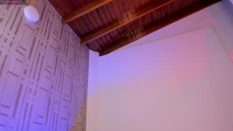 Snapshot of suprasexyjohn chatting on May 28, 2026, 8:17 pm llllSupra llll online show from May 28, 2026, 8:17 pm